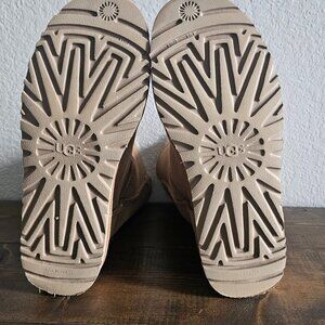 Ugg Bailey Bow II Boots - like new